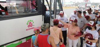 Armando Martínez Manríquez gestiona más unidades de transporte público gratuito a Playa Tesoro