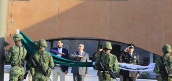 El gobernador Américo Villarreal, rindió honores a los símbolos patrios, este lunes en Reynosa