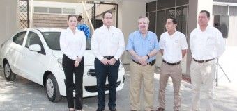 Entrega Rector automóvil sorteado al personal docente de la UAT