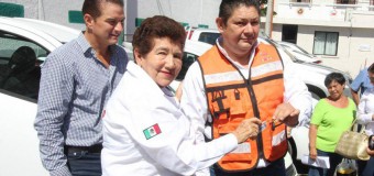Entrega Magdalena Peraza equipo vehicular a la dirección de Obras Públicas