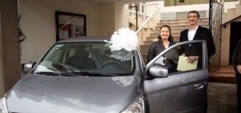 Entrega Rector premio a trabajadora universitaria del SUTUAT