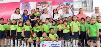 Entrega Alma Laura Hernández equipamiento para desayunadores escolares