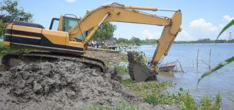 Trabaja Ayuntamiento de Altamira en desazolve y saneamiento de la Laguna de Champayán
