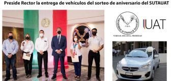 Entrega Rector premios a docentes del sorteo de aniversario del SUTAUAT