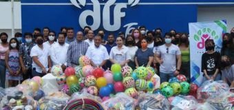 Entrega UAT donativo de juguetes al DIF Tamaulipas