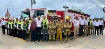 Entrega Américo camión de bomberos a la Coordinación Estatal de Protección Civil