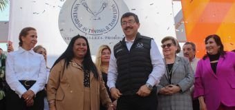 El rector Dámaso Anaya sostiene encuentro con universitarios de la FADYCS-UAT