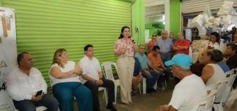 Atiende Mónica Villarreal Planteamientos de Locatarios del Mercado del Norte