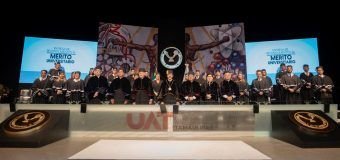 Entrega Dámaso Anaya reconocimientos al mérito universitario 2024