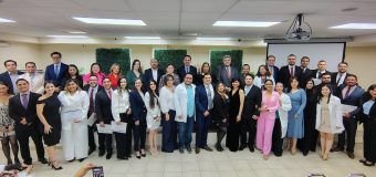 La UAT y el HRAEV realizan ceremonia de egreso de médicos residentes