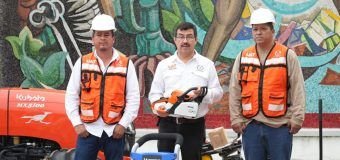 Entrega rector equipo para el mantenimiento de los campus de la UAT