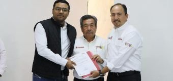 EL MTRO. OMAR HERNÁNDEZ LEINES ENTREGO NOMBRAMIENTO AL SUBGERENTE TÉCNICO ING. GIL GIUSSEP GALI