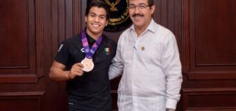Reconoce rector a Lalo Sagastegui por sus logros deportivos a nivel internacional