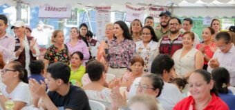 Mónica Villarreal acerca programas sociales y servicios integrales a la colonia Pescadores