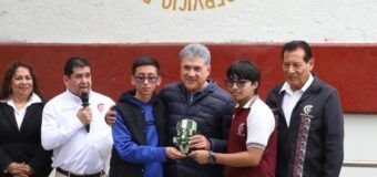 Refrenda Armando Martínez compromiso con la educación