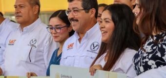 Encabeza el rector Dámaso Anaya entrega de becas a 493 estudiantes de la UAT