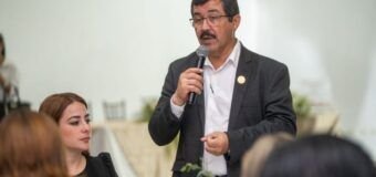 Festejan a maestros de Familia UAT