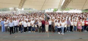 Mónica Villarreal reconoce labor de despicadoras con entrega de certificados de salud