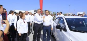 Entrega Américo Villarreal vehículos y maquinaria por 125.2 mdp