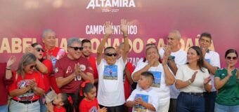 Inaugura Armando Martínez moderno campo sintético en la Unidad Deportiva