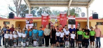 Entrega Familia UAT útiles escolares en escuelas primarias de Güémez y Ciudad Victoria
