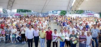 Mónica Villarreal, entrega más de mil equipos de trabajo y apoyo alimentario a despicadoras